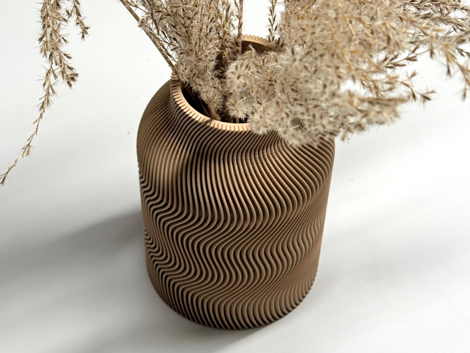 Japandi wavy vase